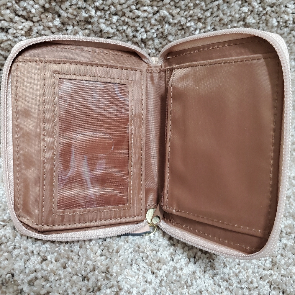 XOXO Wallet - Picture 3 of 7